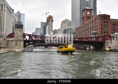 Blick auf den Chicago River entlang der Nordseite des Chicago Loop, Mittelwesten, USA Stockfoto