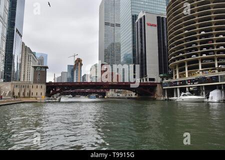Blick auf den Chicago River entlang der Nordseite des Chicago Loop, Mittelwesten, USA Stockfoto