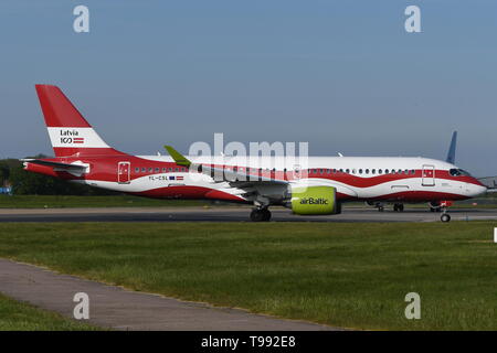 AIR BALTIC AIRBUS A 220-300 (BOMBARDIER CS 300) YL-CSL IN "LETTLAND 100 "SONDERLACKIERUNG. Stockfoto