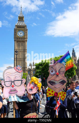 Plakate, Karikaturen von Michael Gove, Boris Johnson, und Nigel Farage an einem Pro-EU-Kundgebung in London, England, am 2. Juli 2016. Stockfoto