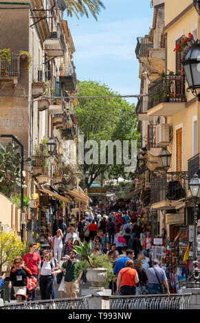 Über das Teatro Greco, Taormina, Sizilien. Stockfoto