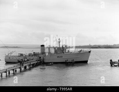 T Klasse minesweeper M1201 HMS Durweston in Dorset See Pier. 1954 von Dorset Yacht gebaut und am 18. August 1955 gestartet Stockfoto