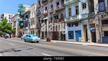 Typische Straße Szene und der örtlichen Bevölkerung im Distrikt Centro von Havanna, Kuba Stockfoto