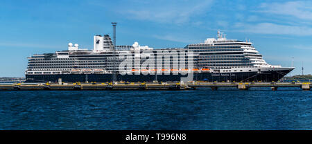 Kreuzfahrtschiff MS Nieuw Statendam der Holland America Line Flotte angedockt in Vanasadam Hafen Tallinn in Estland. Abbildung für Medien oder auf Reisen Stockfoto