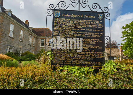 Evesham Zeichen geben etwas Geschichte der Stadt und der lokalen Gemeinschaft, England, Vereinigtes Königreich, Europa Stockfoto