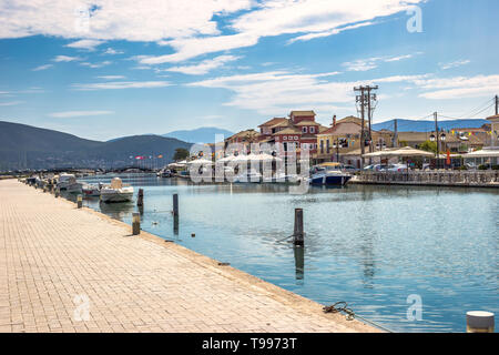 Im kleinen Hafen für Fischerboote in Stadt Lefkas, Ionische Inseln, Griechenland Stockfoto