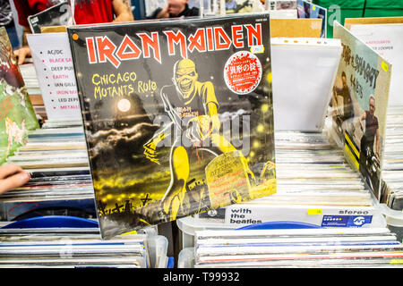 Corato, Polen, 11. Mai 2019 Iron Maiden album auf Anzeige für Verkauf, Vinyl, LP, Album, Rock, Englisch heavy metal band, Sammlung von Vinyls Stockfoto