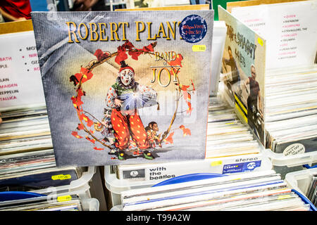 Corato, Polen, Mai 110, 2019 Robert Plant album auf Anzeige für Verkauf, Vinyl, LP, Album, Rock, englischer Sänger, Sammlung von Vinyls Stockfoto