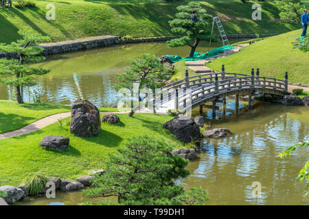 Kanazawa, Ishikawa, Japan - 21. August 2018: Gyokusen inmaru Garten. Im Jahre 1634 während der Meiji Epoche gebaut, bis 2015 Stockfoto