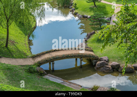 Kanazawa, Ishikawa, Japan - 21. August 2018: Gyokusen inmaru Garten. Im Jahre 1634 während der Meiji Epoche gebaut, bis 2015 Stockfoto