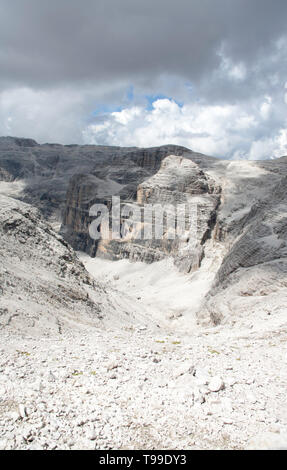 Valon del Fos hinab zum Val Lasties geschnitzten zwischen Sas de Pordoi und Col Toron die Sella Gruppe Gröden Dolomiten Südtirol Italien Stockfoto