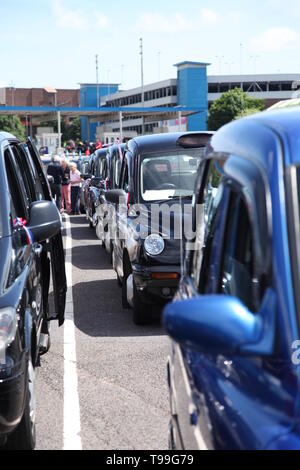 Portsmouth, UK-London Taxifahrer Nächstenliebe Warteschlange am Portsmouth bereit D Tag Kriegsveteranen, Frankreich, 2017 73. Jubiläum Stockfoto