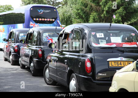 Caen, Frankreich - London Taxi Fahrer Liebe verlassen Mémorial de Caen mit D Tag Kriegsveteranen, 2017 73-jähriges Jubiläum Stockfoto