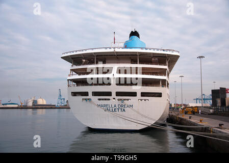 Las Palmas, Gran Canaria, Spanien - 30. Dezember 2017. Big Kreuzfahrten Schiff Marella Traum Valletta im Hafen von Las Palmas, Gran Canaria Stockfoto