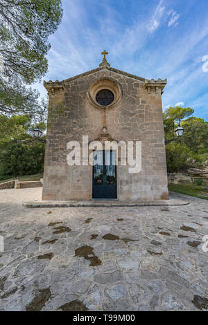 Mallorca, Spanien - 30. Oktober 2018: Capilla de San Alonso Rodríguez​. Eine kleine Kapelle, die dem hl. Alonso Rodriguez gewidmet, von 1879 - 1885 Stockfoto