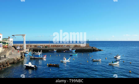 Los Abrigos Dorf, mit zahlreichen beliebten Meeresfrüchte und Fisch Restaurants und einen großen Fisch Markt, Teneriffa, Kanarische Inseln, Spanien Stockfoto