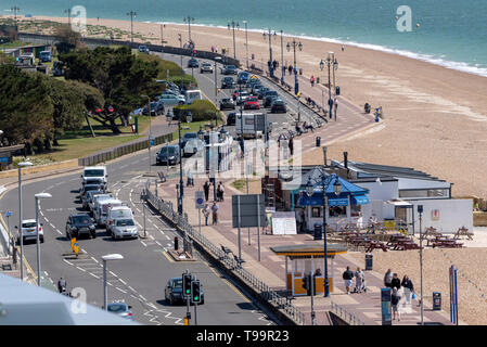 Southsea, Portsmouth, England, Großbritannien. Mai 2019. Eine Übersicht über die Southsea resort Küstenstraße und Kiesstrand Stockfoto