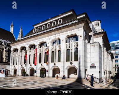 Die Guildhall Art Gallery in der komplexen Guildhall in der City of London, UK. Diese Galerie enthält Kunstwerke aus 1670 bis in die Gegenwart Stockfoto