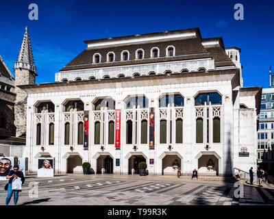 Die Guildhall Art Gallery in der komplexen Guildhall in der City of London, UK. Diese Galerie enthält Kunstwerke aus 1670 bis in die Gegenwart Stockfoto