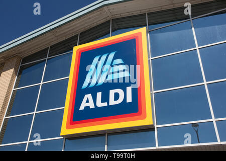 Aldi, Glamorgan Vale Retail Park, Llantrisant Stockfoto