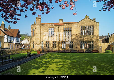 Großbritannien, Derbyshire, Peak District, Bakewell, Badewanne Garten Gebäude Stockfoto