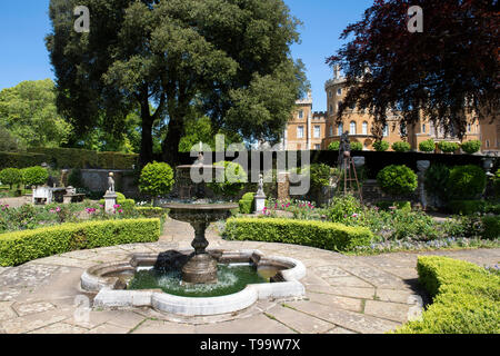 Rosengarten im Belvoir Castle, in der Nähe von Belvoir Leicestershire England Großbritannien Stockfoto