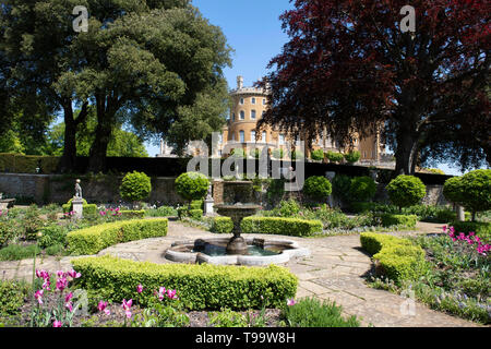 Rosengarten im Belvoir Castle, in der Nähe von Belvoir Leicestershire England Großbritannien Stockfoto