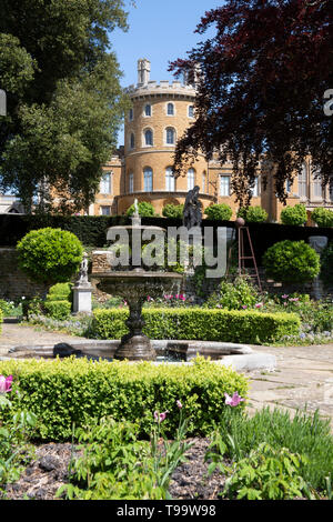 Rosengarten im Belvoir Castle, in der Nähe von Belvoir Leicestershire England Großbritannien Stockfoto