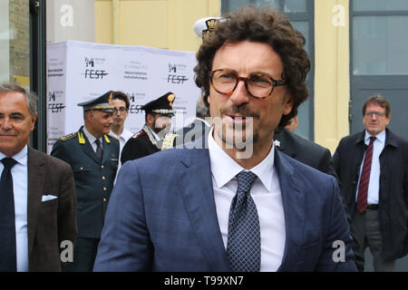 MODENA, Italien, 17. Mai 2019 - Danilo Toninelli, der italienische Minister, besuchen Sie Motor Tal Ausstellung Stockfoto