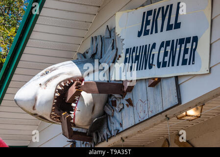 Jekyll Zentrum der Fischerei an der Jekyll Island Pier auf Jekyll Island, Ga bietet Köder & angehen, nautische Geschenke, Strand & Angeln mieten und Ausflüge. Stockfoto