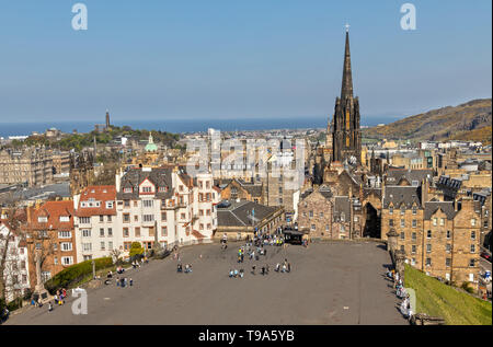 Blick auf die Esplanade und die Nabe in Edinburgh, Schottland Stockfoto