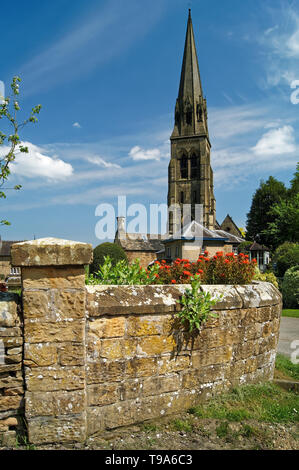 UK, Derbyshire, Peak District, Chatsworth Park Edensor, St.-Peter Kirche Stockfoto