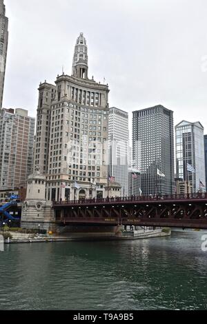 Blick auf den Chicago River entlang der Nordseite des Chicago Loop, Mittelwesten, USA Stockfoto