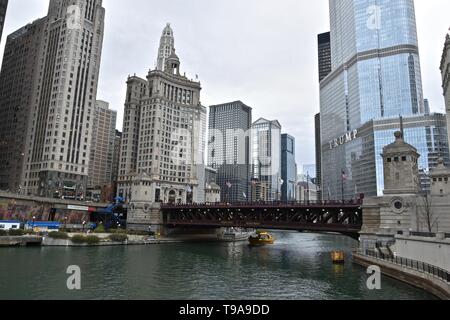 Blick auf den Chicago River entlang der Nordseite des Chicago Loop, Mittelwesten, USA Stockfoto