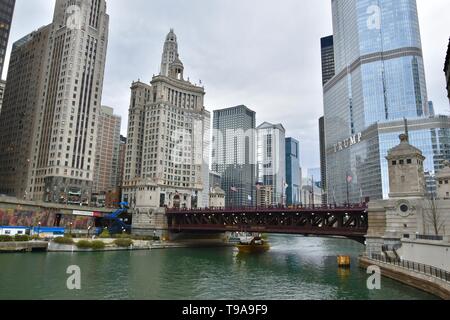Blick auf den Chicago River entlang der Nordseite des Chicago Loop, Mittelwesten, USA Stockfoto