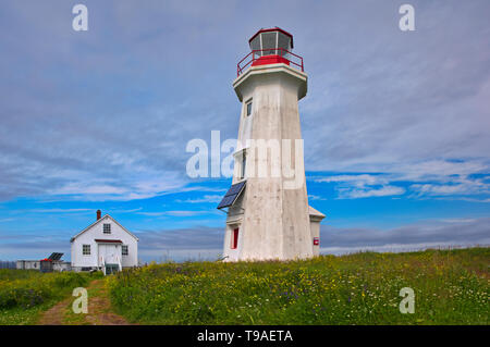 Leuchtturm auf Île aux Perroquets Mingan Archipelago National Park Reserve Quebec Kanada Stockfoto