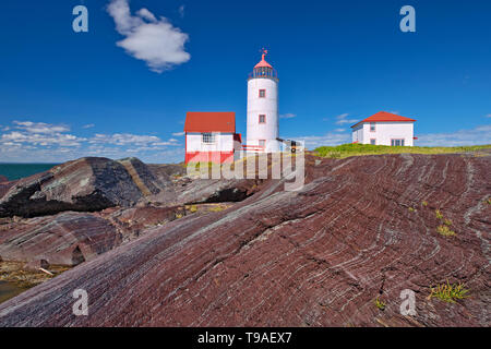 Île-Verte Leuchtturm auf der Insel Île-Verte. Älteste Leuchtturm auf dem Sankt-Lorenz-Strom und die drittälteste in Kanada Île-Verte Leuchtturm National Historic Site Quebec Kanada Stockfoto