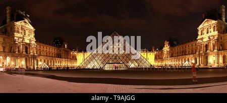 Peking, China. 21. Mai 2011. Datei Foto am 21 Mai, 2011 zeigt die Nacht Blick auf den Louvre Glaspyramide entworfen durch Welt-berühmten Architekten Ieoh Ming Pei in Paris, Frankreich. Ieoh Ming Pei, allgemein bekannt als I.M. Pei, starb am Donnerstag im Alter von 102. Pei wurde in Guangzhou in China geboren und in die Vereinigten Staaten im Jahr 1935 verschoben. Er gewann zahlreiche Preise und Auszeichnungen auf dem Gebiet der Architektur. Credit: Tang Ji/Xinhua/Alamy leben Nachrichten Stockfoto