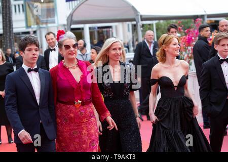 Cannes, Frankreich. 17 Mai, 2019. Phenix Brossard (L-R), Kerry Fox, Jessica Hasuner, Emily Beecham und Kit Connor Besuchen die Premiere von "Little Joe" während der 72Nd Cannes Film Festival im Palais des Festivals in Cannes, Frankreich, am 17. Mai 2019. | Verwendung der weltweiten Kredit: dpa/Alamy leben Nachrichten Stockfoto