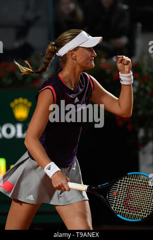 Rom, Italien. 17 Mai, 2019. Kristina Mladenovic (FRA) feiert gegen Maria Sakkari (GRE) während des Quartals Finale von Internazionali BNL D'Italia Italian Open auf dem Foro Italico, Rom, Italien Am 17. Mai 2019. Credit: UK Sport Pics Ltd/Alamy leben Nachrichten Stockfoto