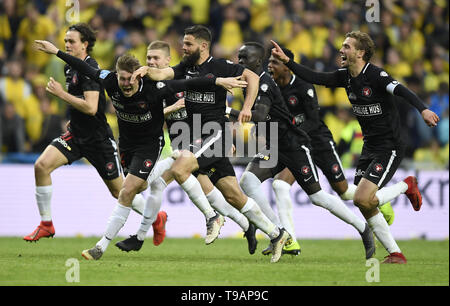 Kopenhagen, Dänemark. 17 Mai, 2019. Die Spieler vom FC Midtjylland gewinnen die Fußball WM-Finale nach längerer Zeit und Elfmeterschießen gegen Brøndby wenn Telia Parken, Kopenhagen, Dänemark. Credit: Lars Moeller/ZUMA Draht/Alamy leben Nachrichten Stockfoto