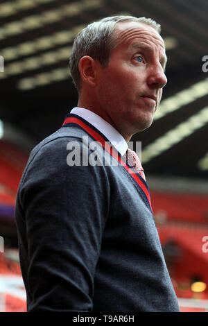 London, Großbritannien. 17 Mai, 2019. Charlton Athletic Manager Lee Bowyer an schaut. EFL Skybet Fußball Liga 1 Play off Halbfinale, 2 Bein übereinstimmen, Charlton Athletic v Doncaster Rovers im Tal in London am Freitag, 17. Mai 2019. Dieses Bild dürfen nur für redaktionelle Zwecke verwendet werden. Nur die redaktionelle Nutzung, eine Lizenz für die gewerbliche Nutzung erforderlich. Keine Verwendung in Wetten, Spiele oder einer einzelnen Verein/Liga/player Publikationen. pic von Steffan Bowen/Andrew Orchard sport Fotografie/Alamy Live news Credit: Andrew Orchard sport Fotografie/Alamy leben Nachrichten Stockfoto