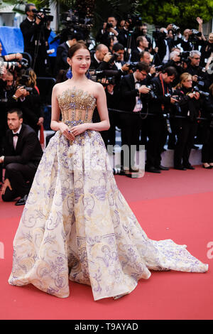 Cannes, Frankreich. 17 Mai, 2019. Guan Xiaotong Posen auf dem roten Teppich für Schmerz und Herrlichkeit (Dolor y Gloria) am Freitag, 17. Mai 2019 auf dem 72. Festival de Cannes, Palais des Festivals, Cannes. Im Bild: Guan Xiaotong. Bild von der Credit: Julie Edwards/Alamy leben Nachrichten Stockfoto