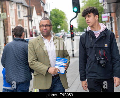 Brentwood, Essex, Großbritannien. 18. Mai 2019. James geschickt TD, VR, MP, Staatssekretär für die Europäische Union wirbt mit konservativen Kandidaten für die Europawahlen in Brentwood Essex Credit: Ian Davidson/Alamy leben Nachrichten Stockfoto