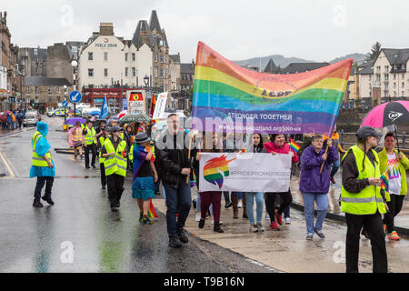 Am 18. Mai 2019 die erste Gay Pride in Oban startet mit einer Parade durch die Stadt. LGBT und Community Events findet auch in der Stadt. Stockfoto