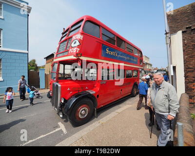 Faversham, Kent, Großbritannien. Mai 2019. 25. Faversham Transport Weekend: Der erste Tag dieses jährlichen Verkehrsfestes zeigt eine Reihe von Oldtimer- und Verkehrsbetrieben. Ein roter Doppeldeckerbus AEC REGENT III von 1951. Kredit: James Bell/Alamy Live News Stockfoto