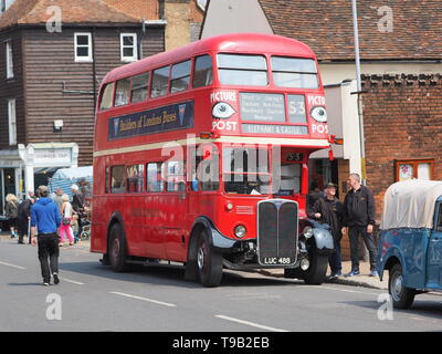 Faversham, Kent, Großbritannien. Mai 2019. 25. Faversham Transport Weekend: Der erste Tag dieses jährlichen Verkehrsfestes zeigt eine Reihe von Oldtimer- und Verkehrsbetrieben. Ein roter Doppeldeckerbus AEC REGENT III von 1951. Kredit: James Bell/Alamy Live News Stockfoto