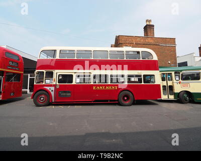 Faversham, Kent, Großbritannien. 18 Mai, 2019. 25 Faversham Transport Wochenende: Der erste Tag von diesem jährlichen Transport Festival zeigen Gehäuse eine Reihe von Vintage Busse und gewerblichen Verkehr. Credit: James Bell/Alamy leben Nachrichten Stockfoto