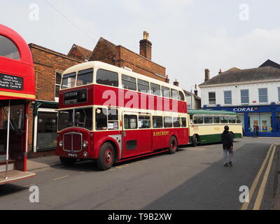 Faversham, Kent, Großbritannien. 18 Mai, 2019. UK Wetter: sonnig und warm am Nachmittag in Faversham Kent mit blauem Himmel. Credit: James Bell/Alamy leben Nachrichten Stockfoto