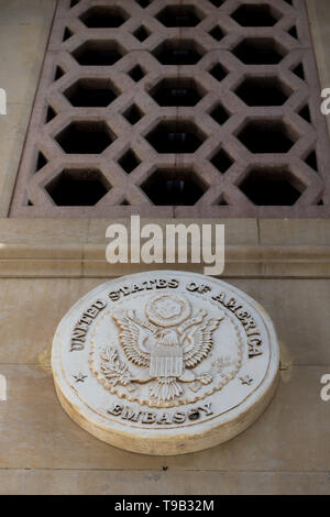 Eingang der ehemaligen Botschaft der Vereinigten Staaten von Amerika in Teheran. Stockfoto